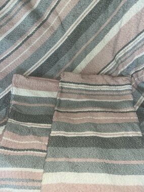 UGG full size comforter set - GUC! $40